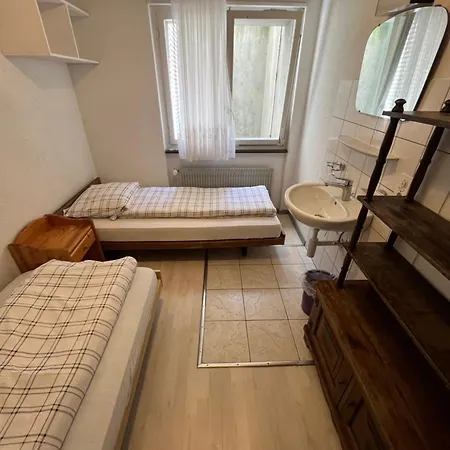 House Laerchenheim Hostel *