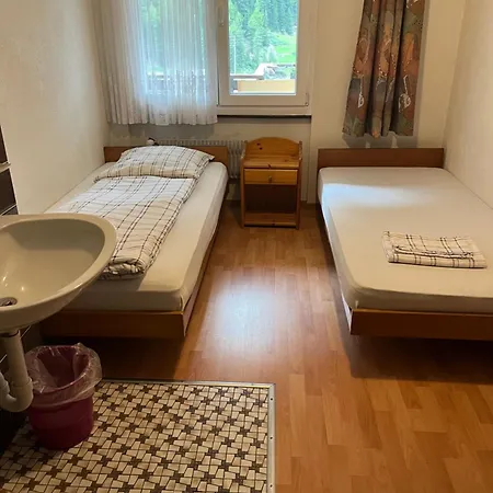 House Laerchenheim Hostel *