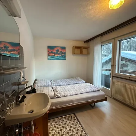 Hostel House Laerchenheim *