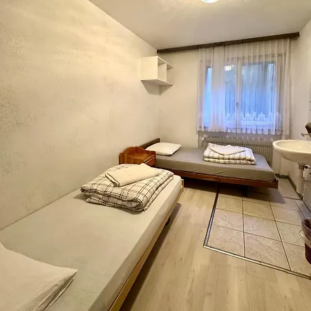 House Laerchenheim Хостел Saas-Balen