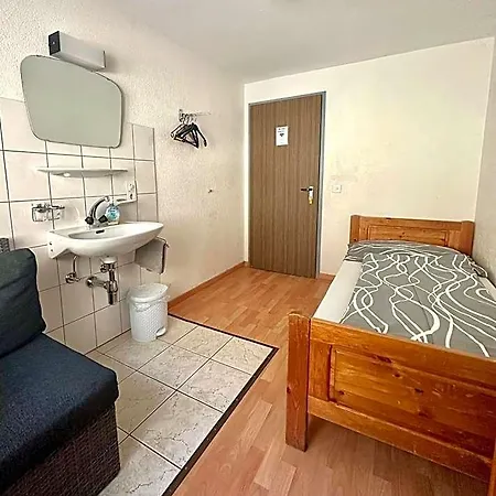 Hostel House Laerchenheim *