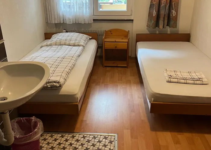 House Laerchenheim Hostel *