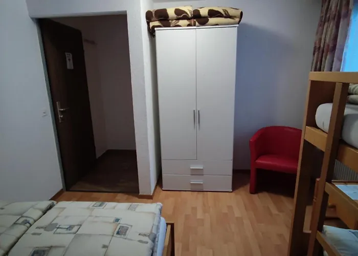 House Laerchenheim Hostel *