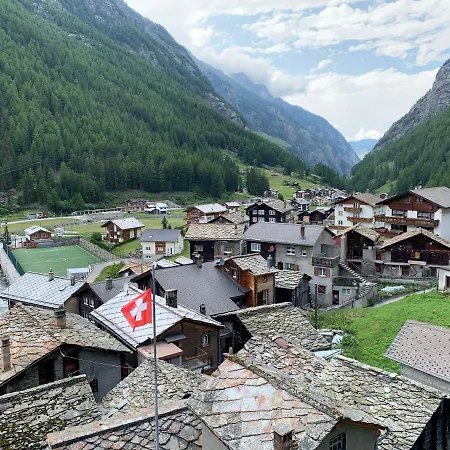 House Laerchenheim بيت شباب Saas-Balen