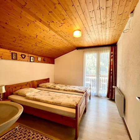 Hostel House Laerchenheim *