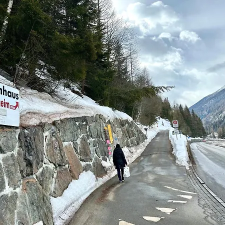 بيت شباب House Laerchenheim Saas-Balen