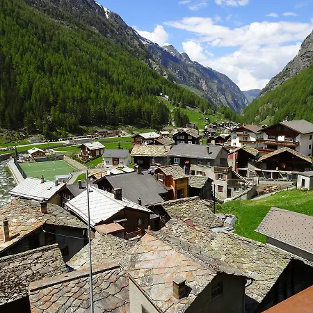 بيت شباب House Laerchenheim *