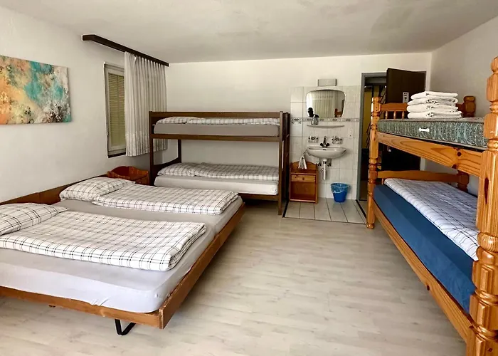 Hostel House Laerchenheim *